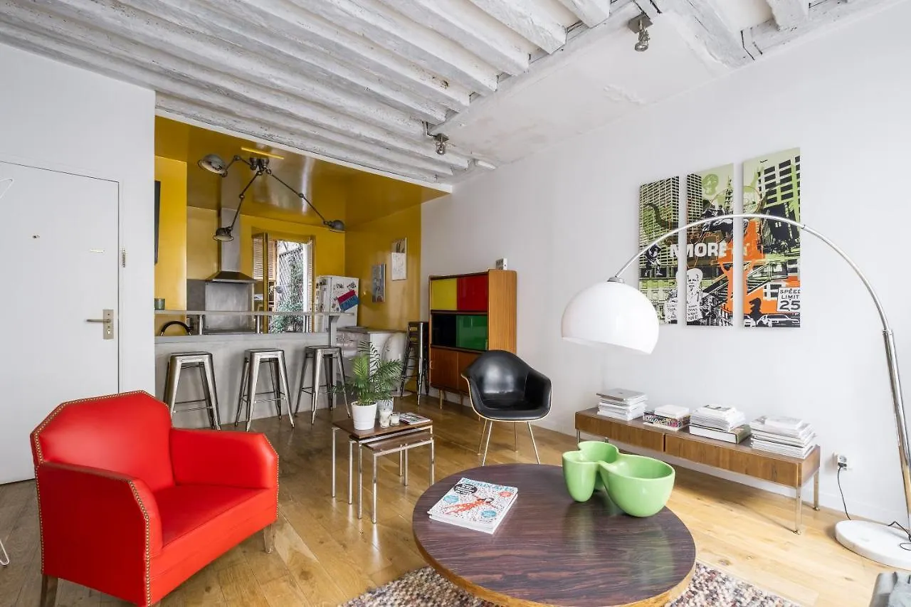 Veeve - Bright Beams Apartment Paris