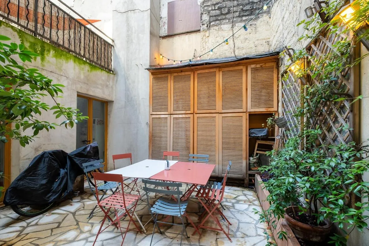 Veeve - Bright Beams Apartment Paris