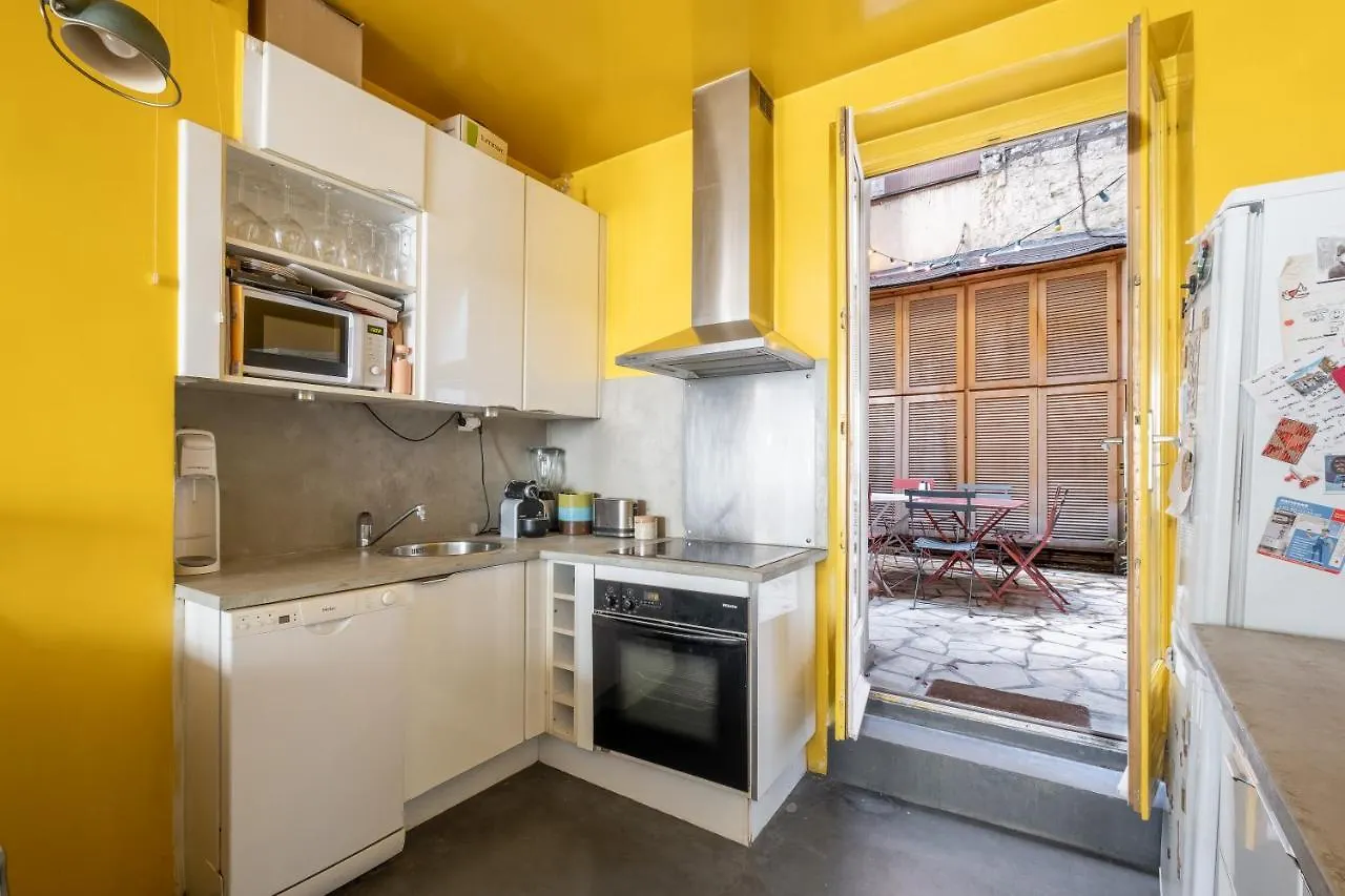 Veeve - Bright Beams Apartment Paris