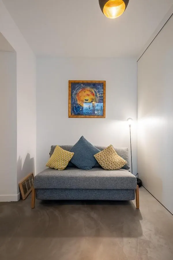 Veeve - Bright Beams Apartment Paris France